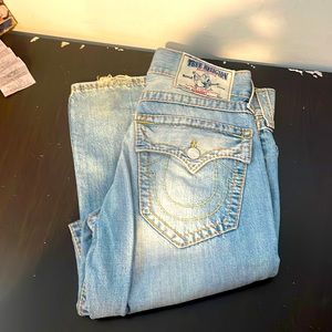 Selling used 32 straight fit true region jeans worn once